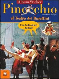 Pinocchio al teatro dei burattini. Con immagini del film di Roberto Benigni