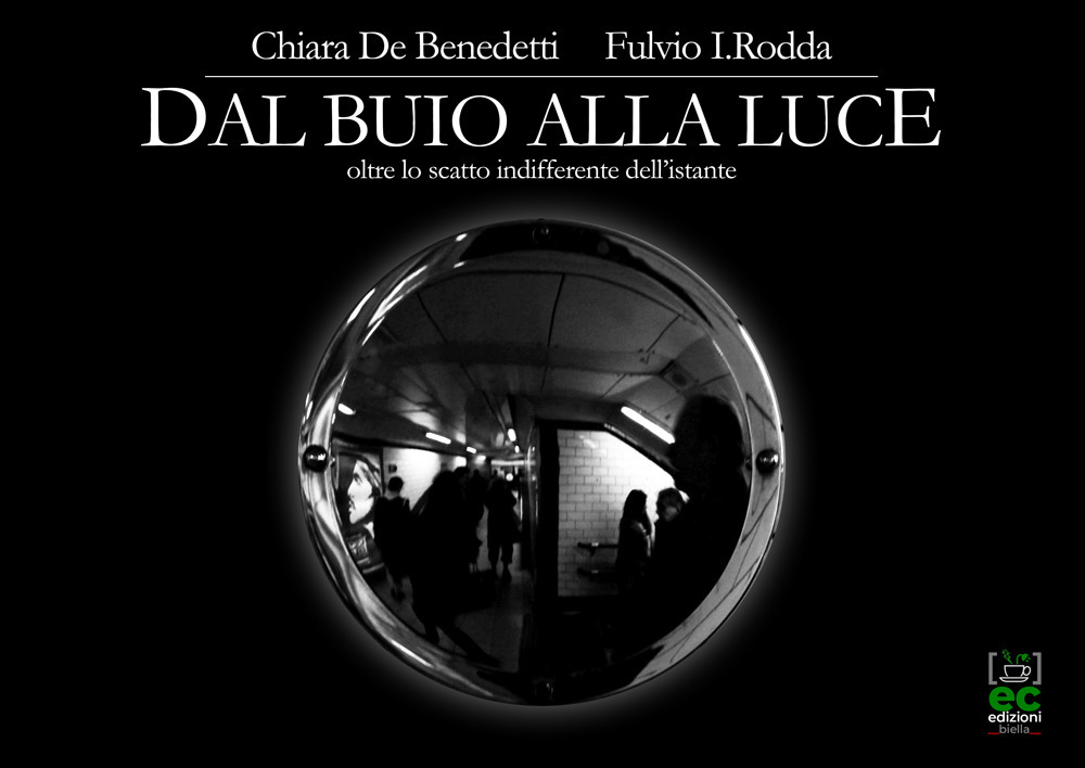 Dal buio alla luce. Oltre lo scatto indifferente dell'istante