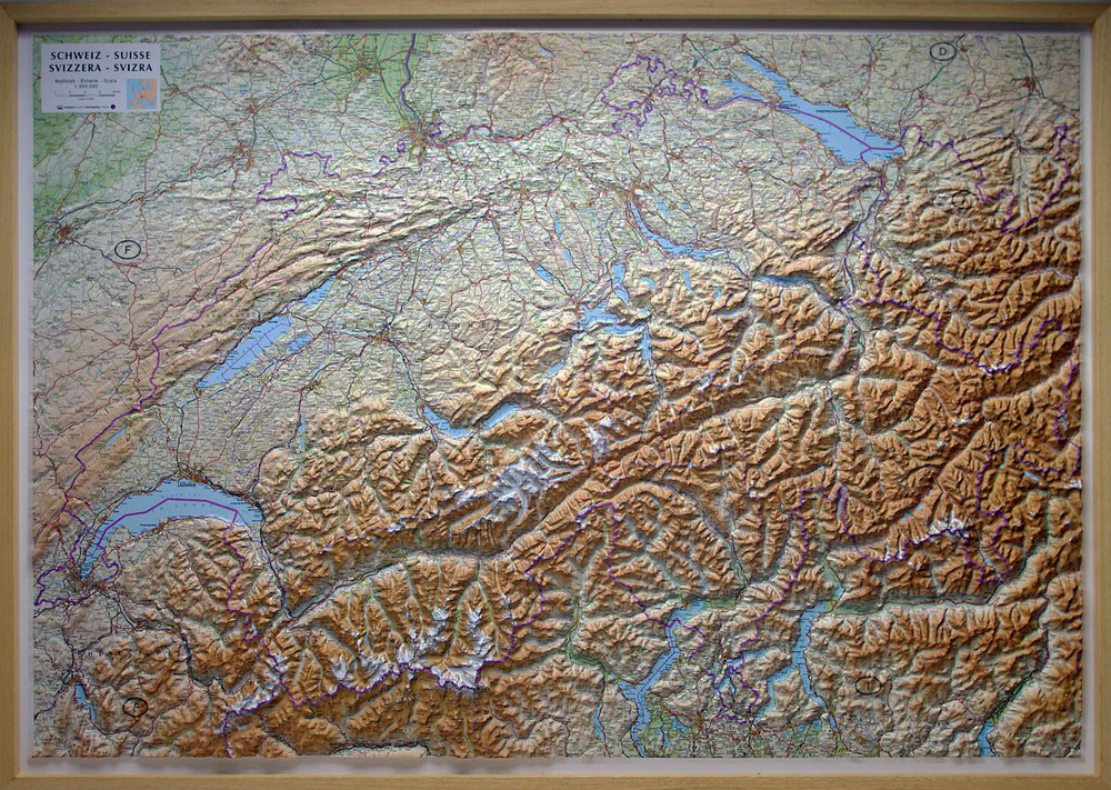 Svizzera 1:300.000 (carta in rilievo con cornice cm 124 x 87 cm)