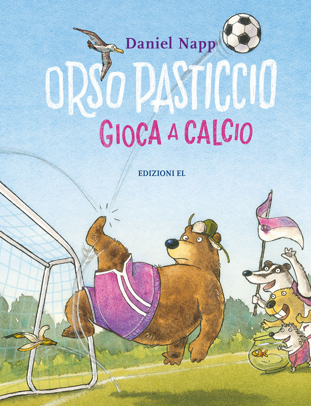 Orso Pasticcio gioca a calcio
