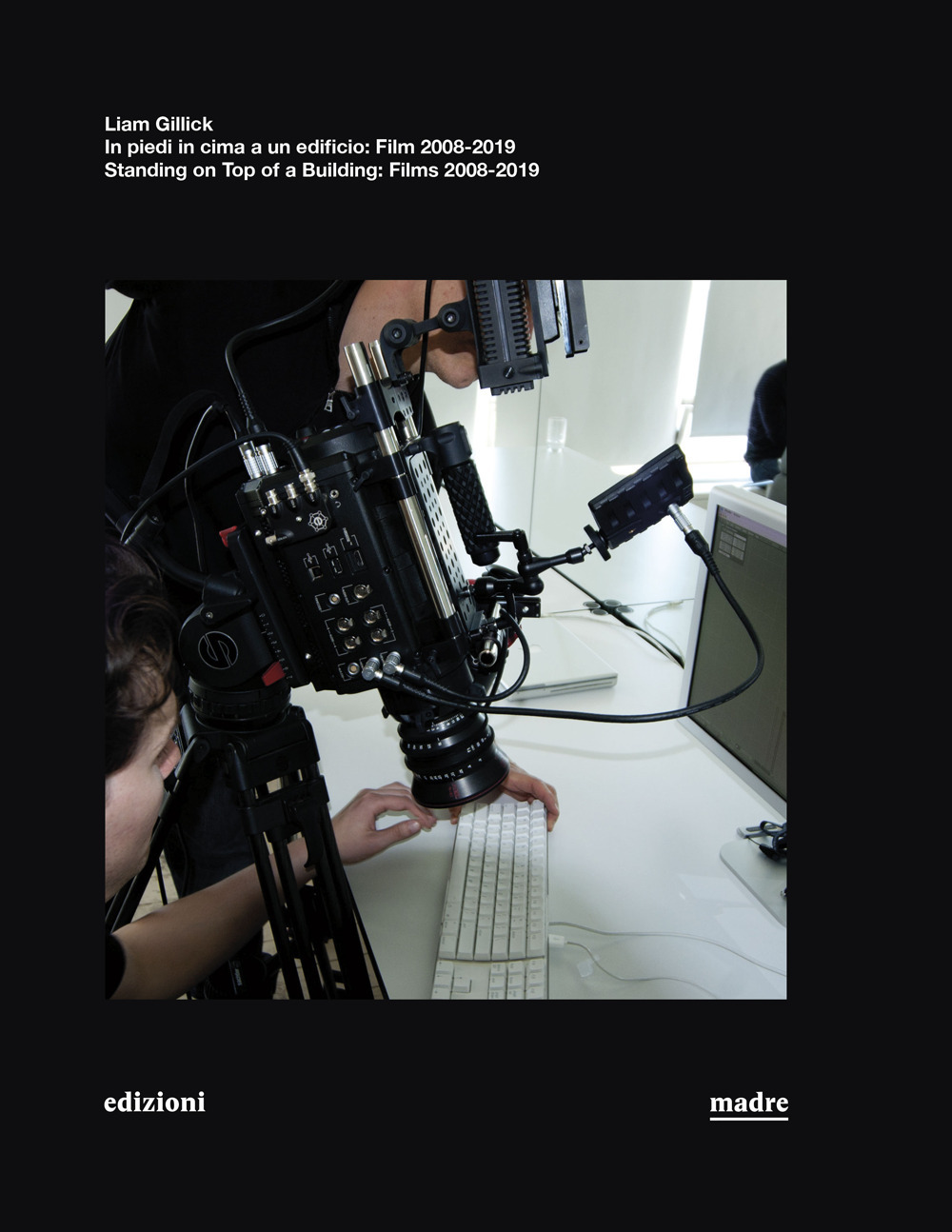 Liam Gillick. In piedi in cima a un edificio. Film 2008-2019-Standing on top of a building. Films 2008-2019