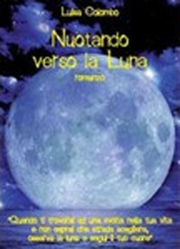 Nuotando verso la luna