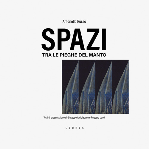 Spazi. Tra le pieghe del manto