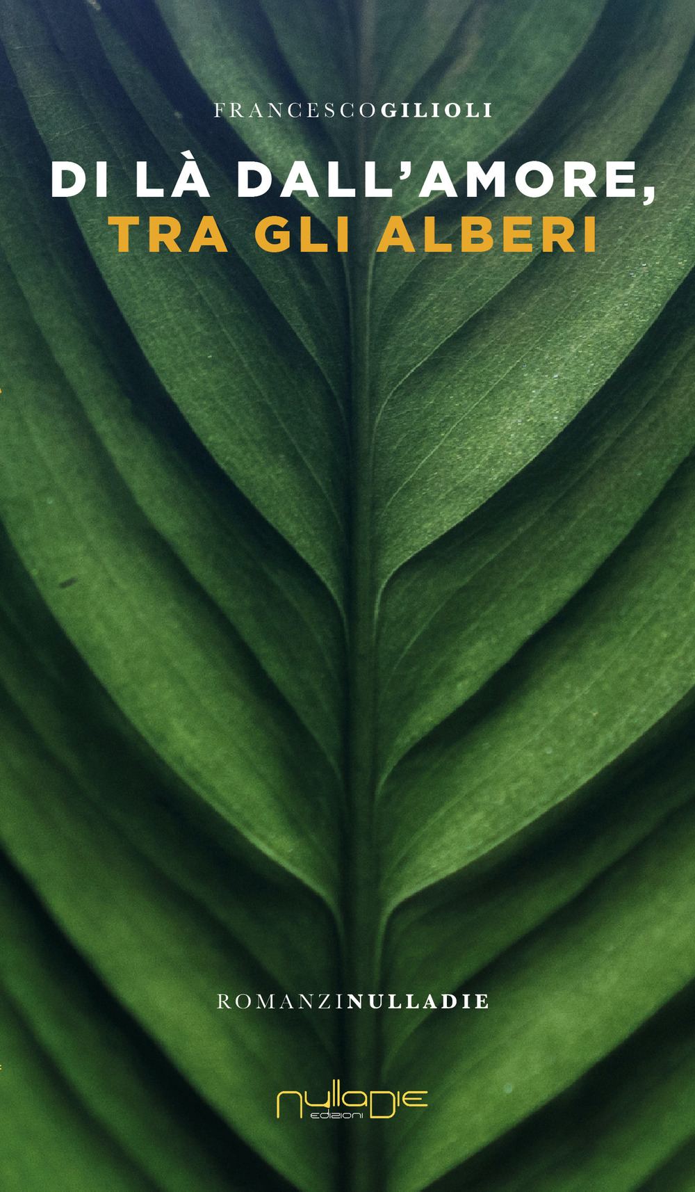 Di là dall'amore tra gli alberi