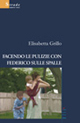 Facendo le pulizie con Federico sulle spalle