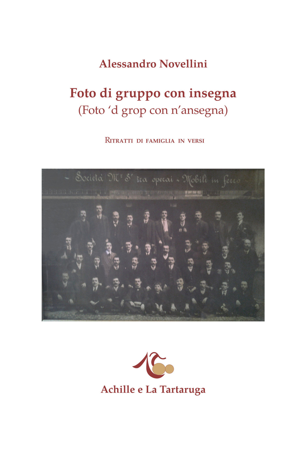 Foto di gruppo con insegna
