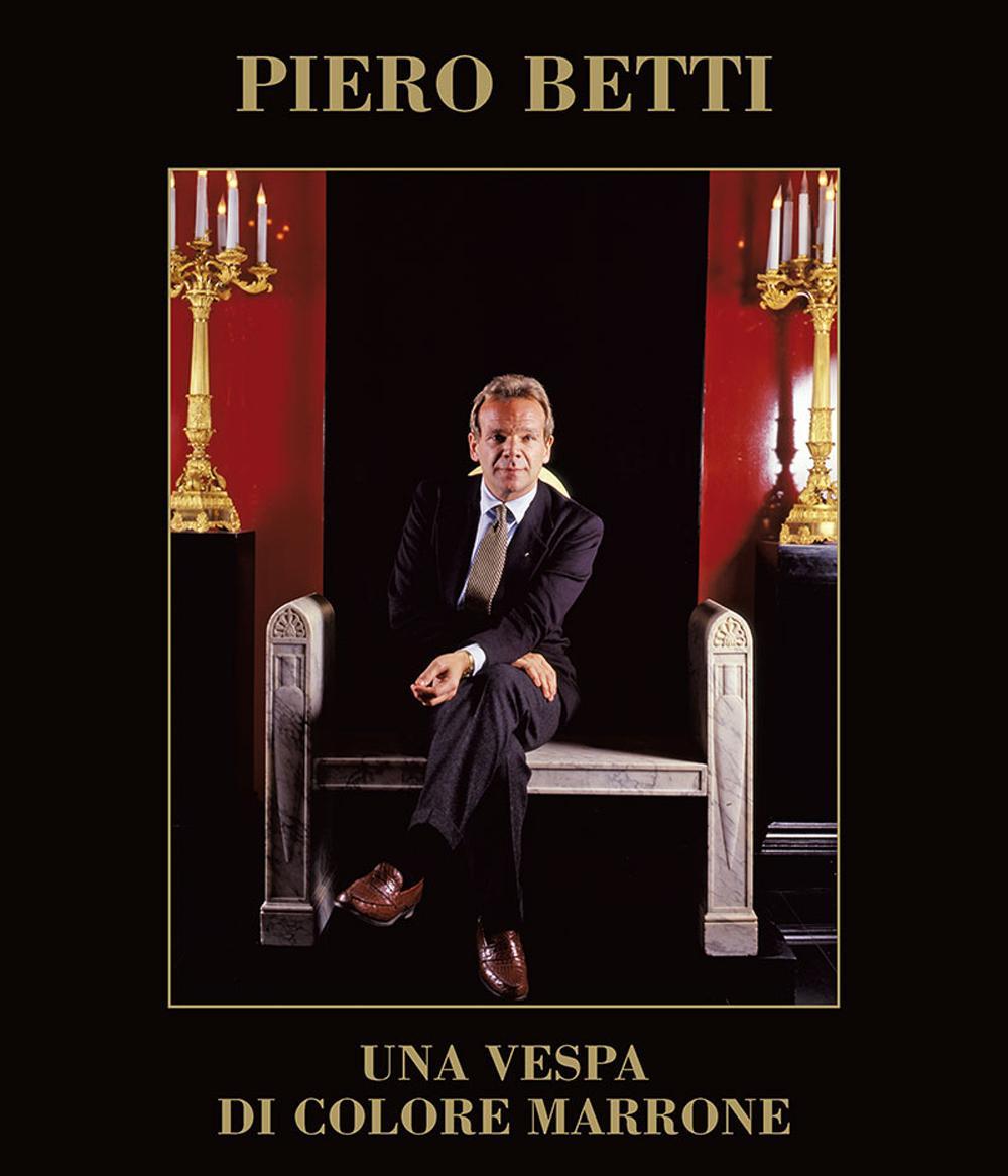 Una vespa di colore marrone