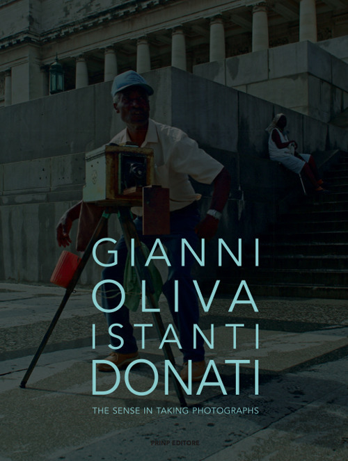 Istanti donati. The sense in taking photographs. Ediz. italiana e inglese