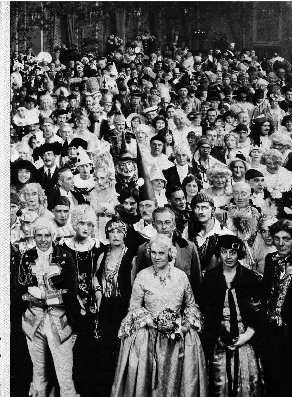 Costume balls. Dressing up history 1870–1927