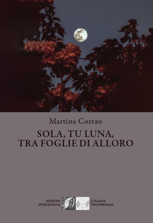 Sola, tu, luna, tra foglie di alloro